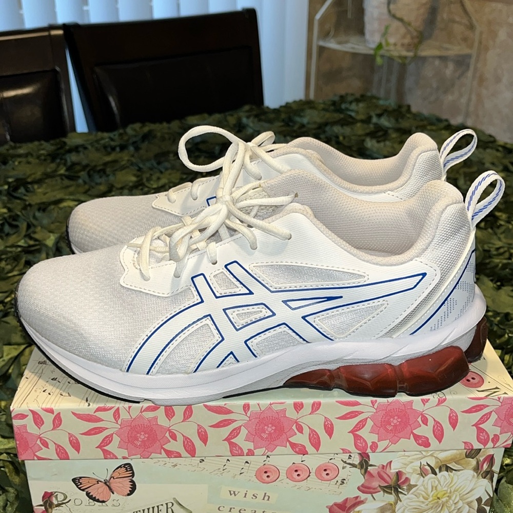 Big Kids ASICS Gel Quantum 90 IV  - Size 6.5 = Women’s Size 8